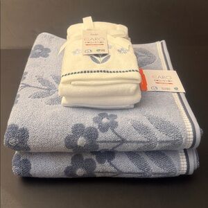 CARO HOME Collection 4pc Blue Floral Cotton Zero Twist Yarns Bath Towel Set